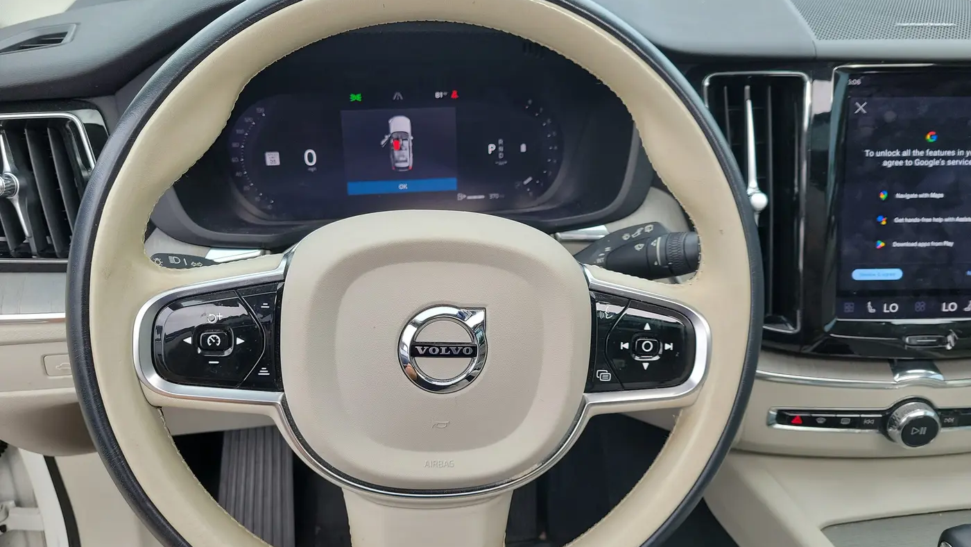 2023 Volvo XC60 B5 Plus Bright Theme