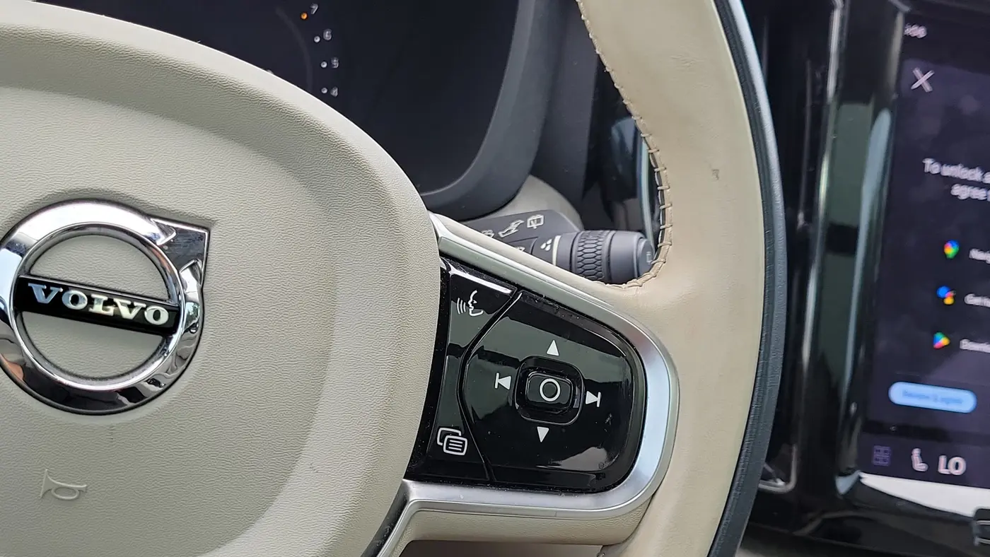 2023 Volvo XC60 B5 Plus Bright Theme