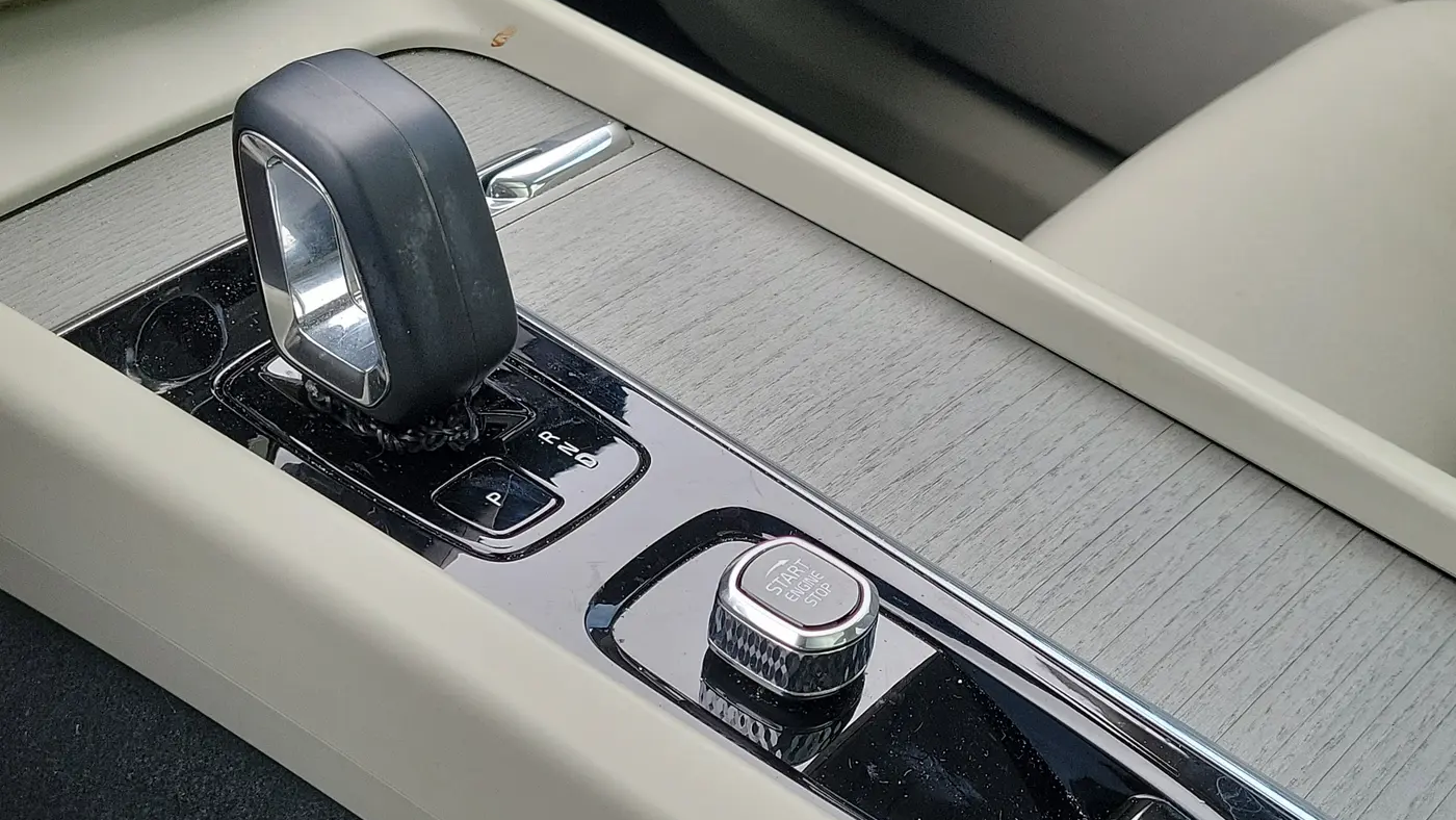 2023 Volvo XC60 B5 Plus Bright Theme