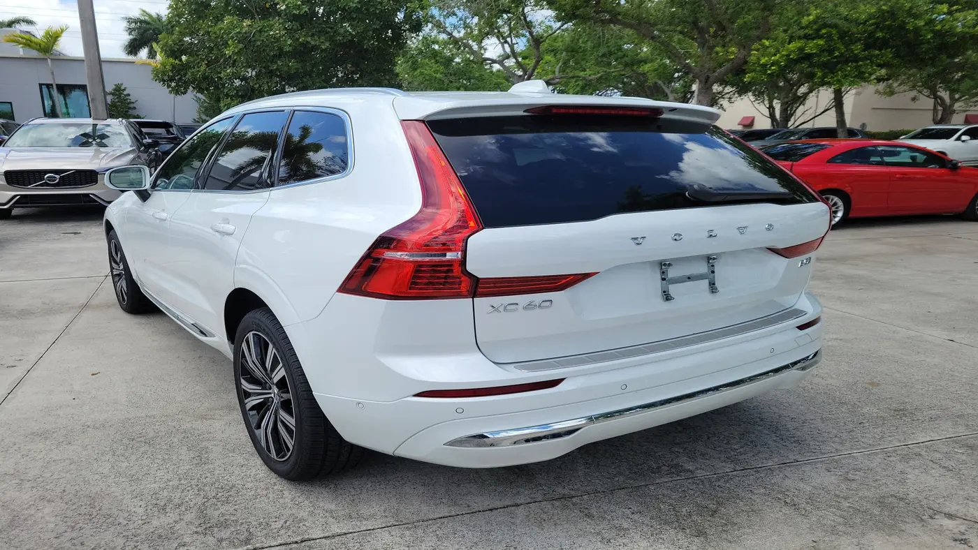 2023 Volvo XC60 B5 Plus Bright Theme