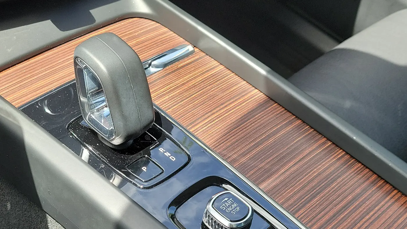 2023 Volvo XC60 B5 Plus Bright Theme