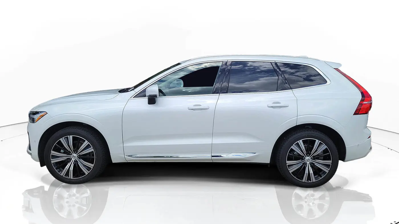 2023 Volvo XC60 B5 Plus Bright Theme
