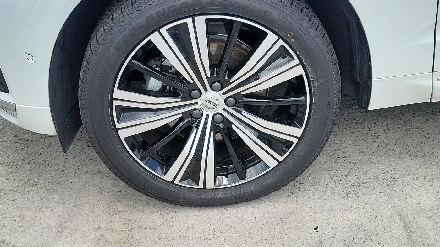 2023 Volvo XC60 B5 Plus Bright Theme
