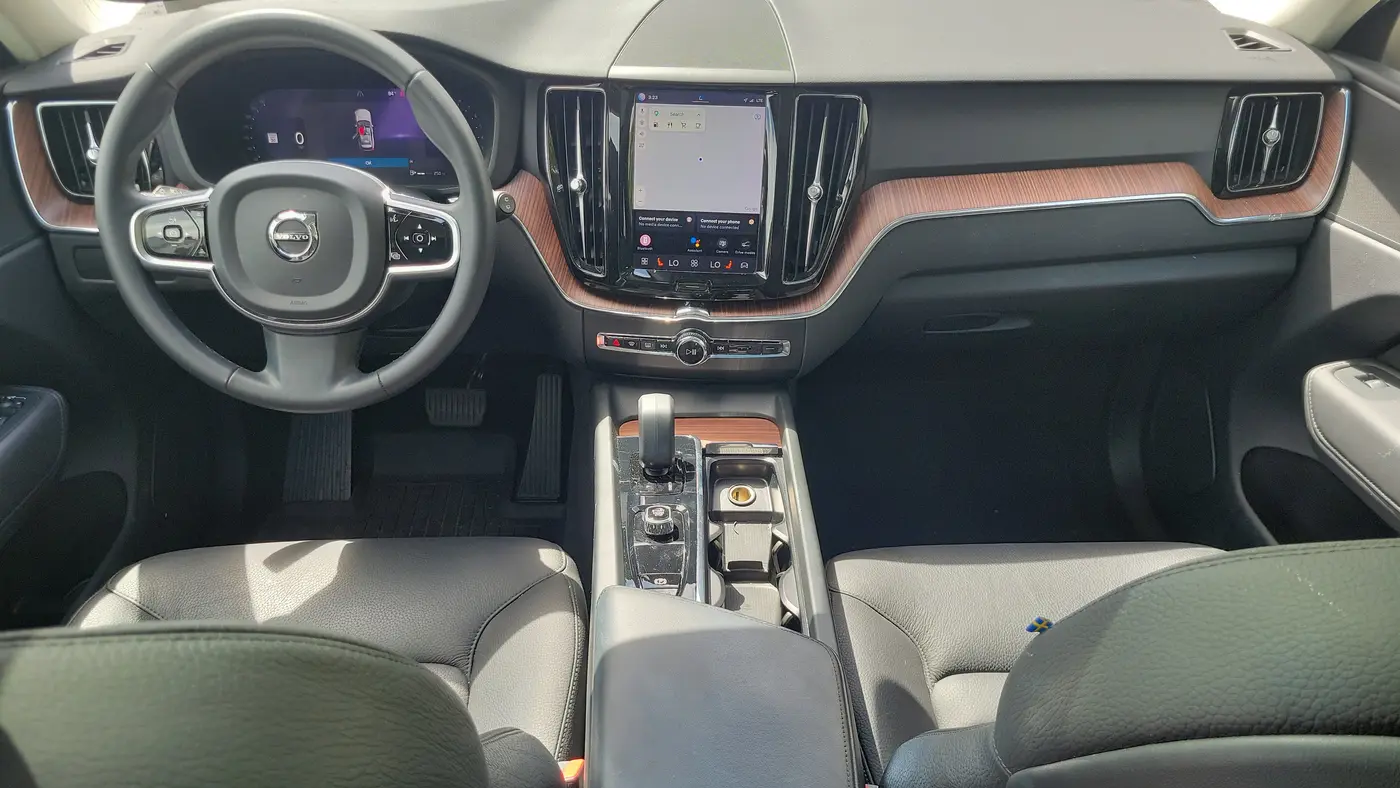 2023 Volvo XC60 B5 Plus Bright Theme