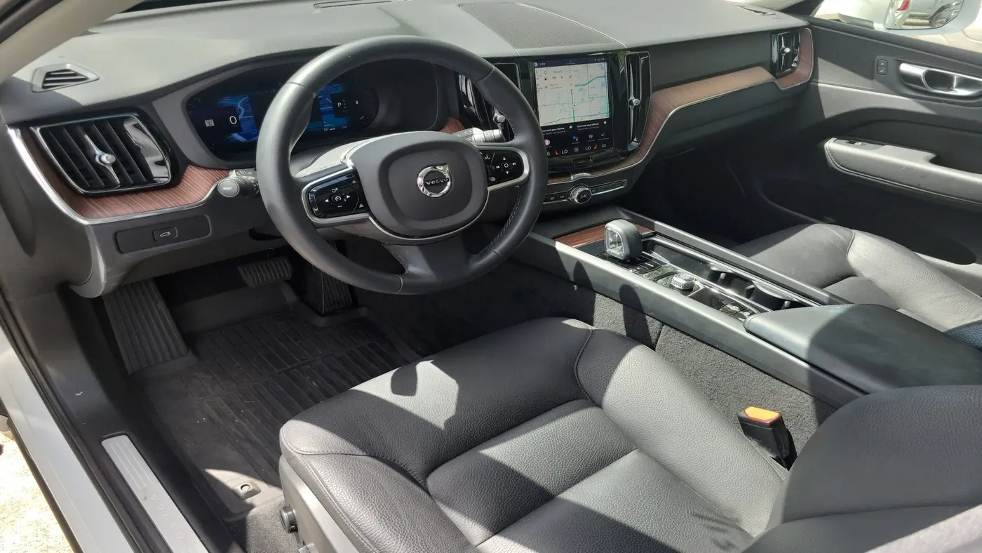 2023 Volvo XC60 B5 Plus Bright Theme