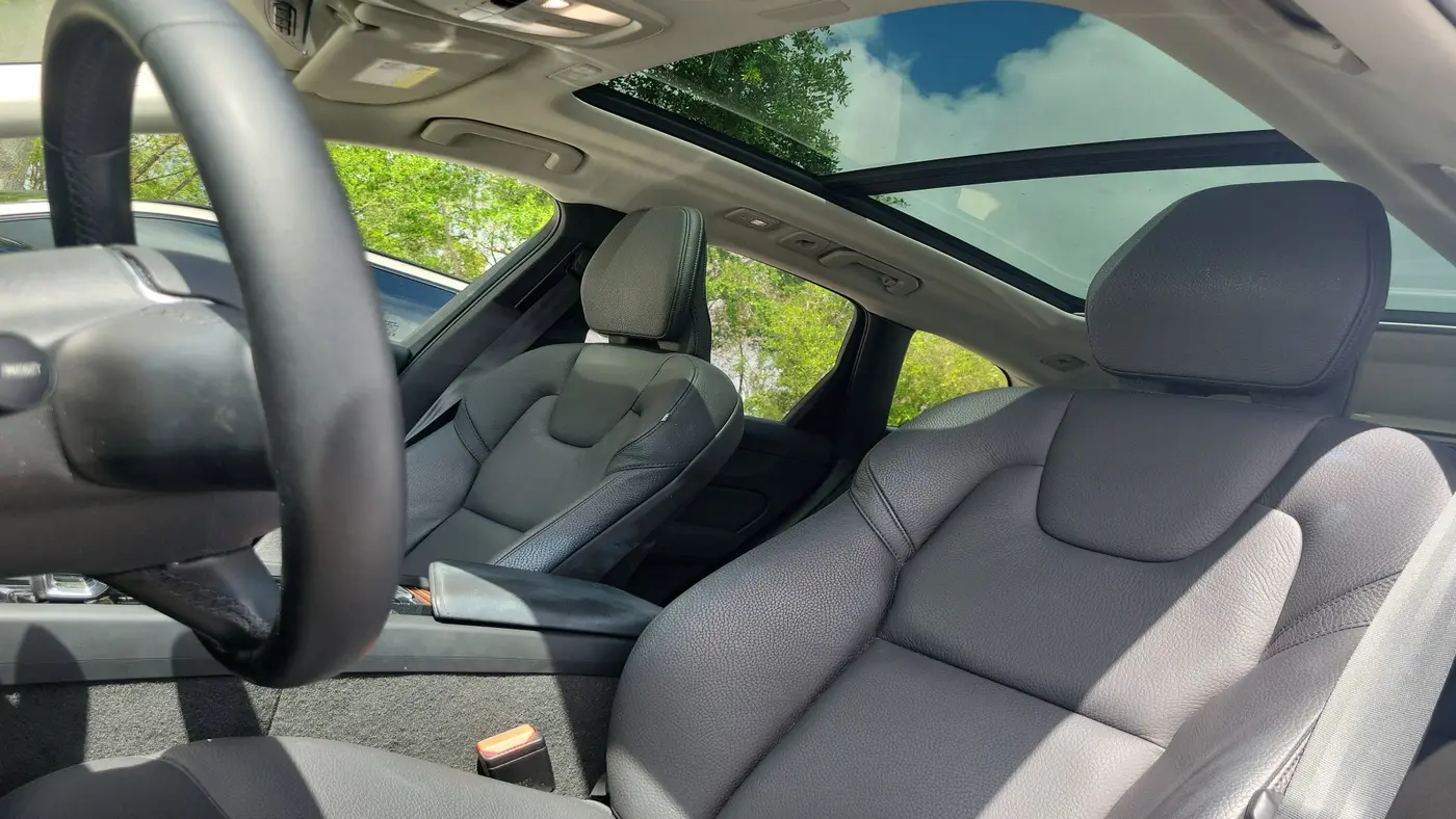 2023 Volvo XC60 B5 Plus Bright Theme