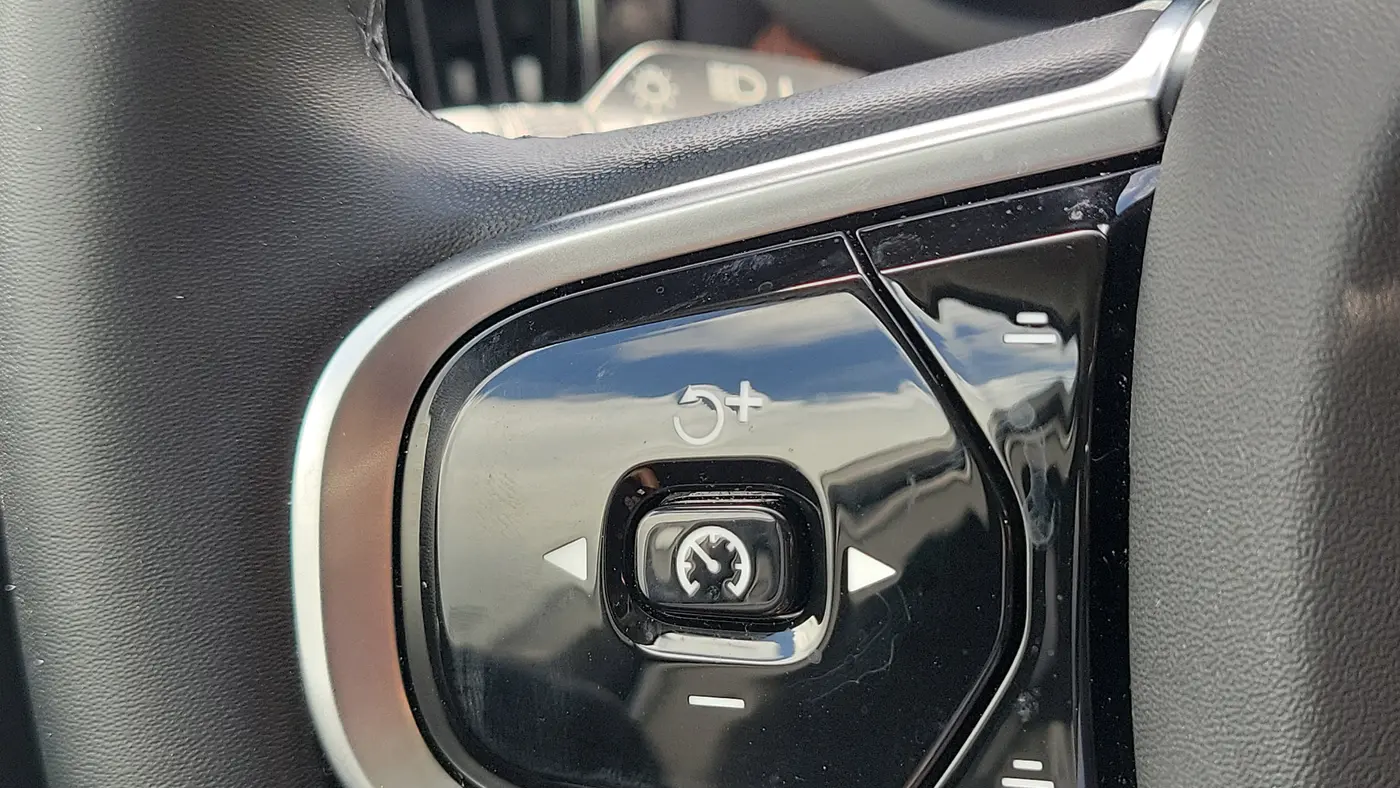 2023 Volvo XC60 B5 Plus Bright Theme