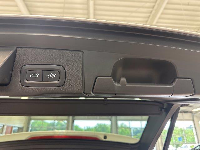 2023 Volvo XC60 - $23,000