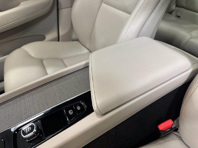 2023 Volvo XC60 - $23,000