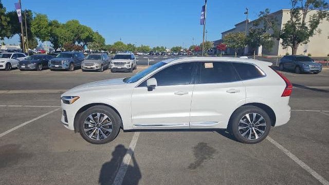 2023 Volvo XC60 B5 Plus Bright Theme