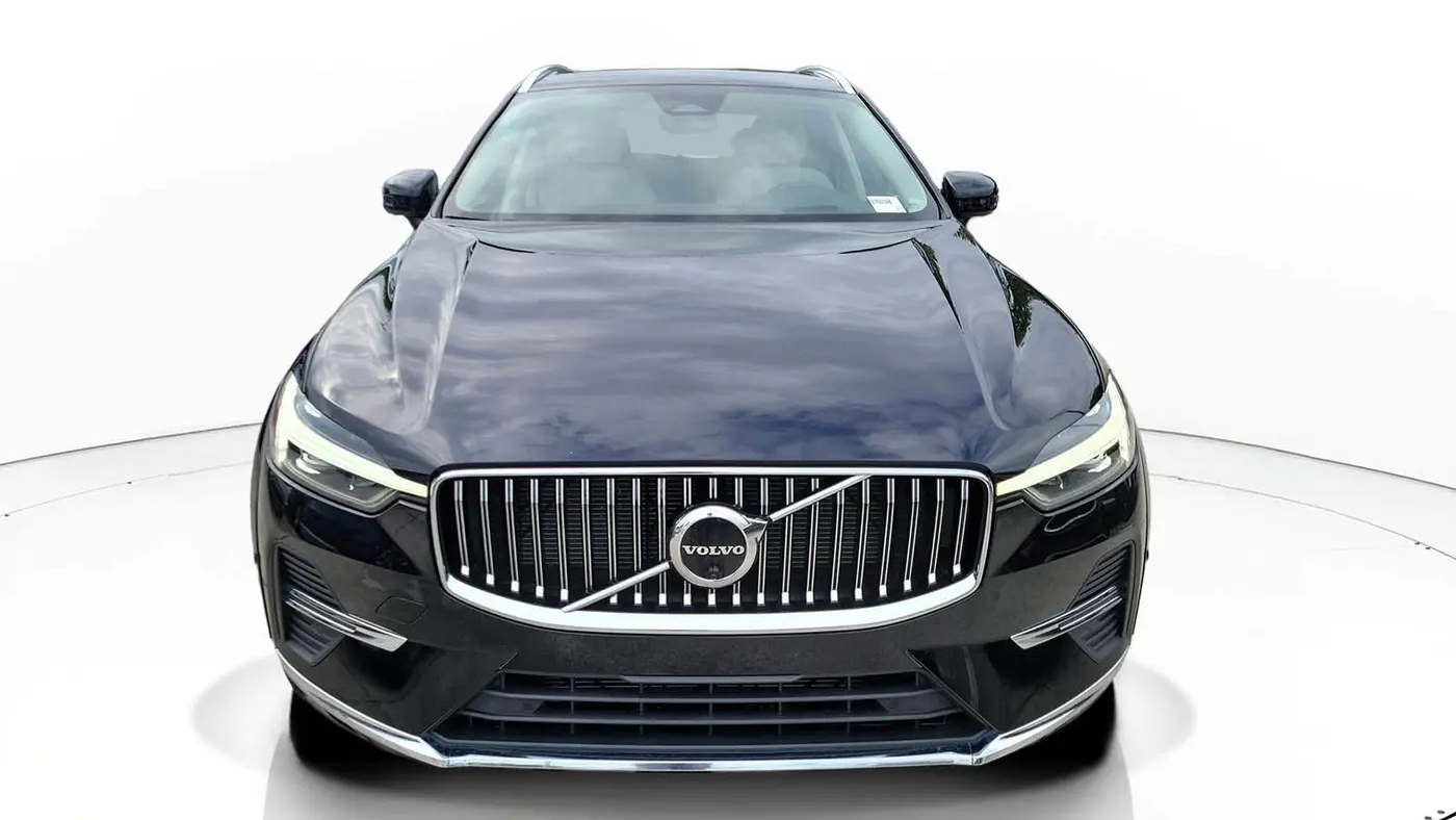 2023 Volvo XC60 B5 Ultimate Bright Theme