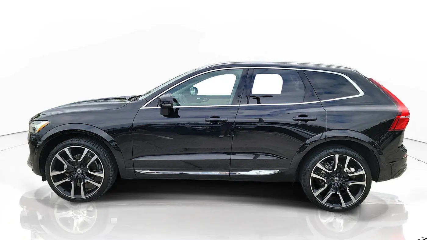2023 Volvo XC60 B5 Ultimate Bright Theme