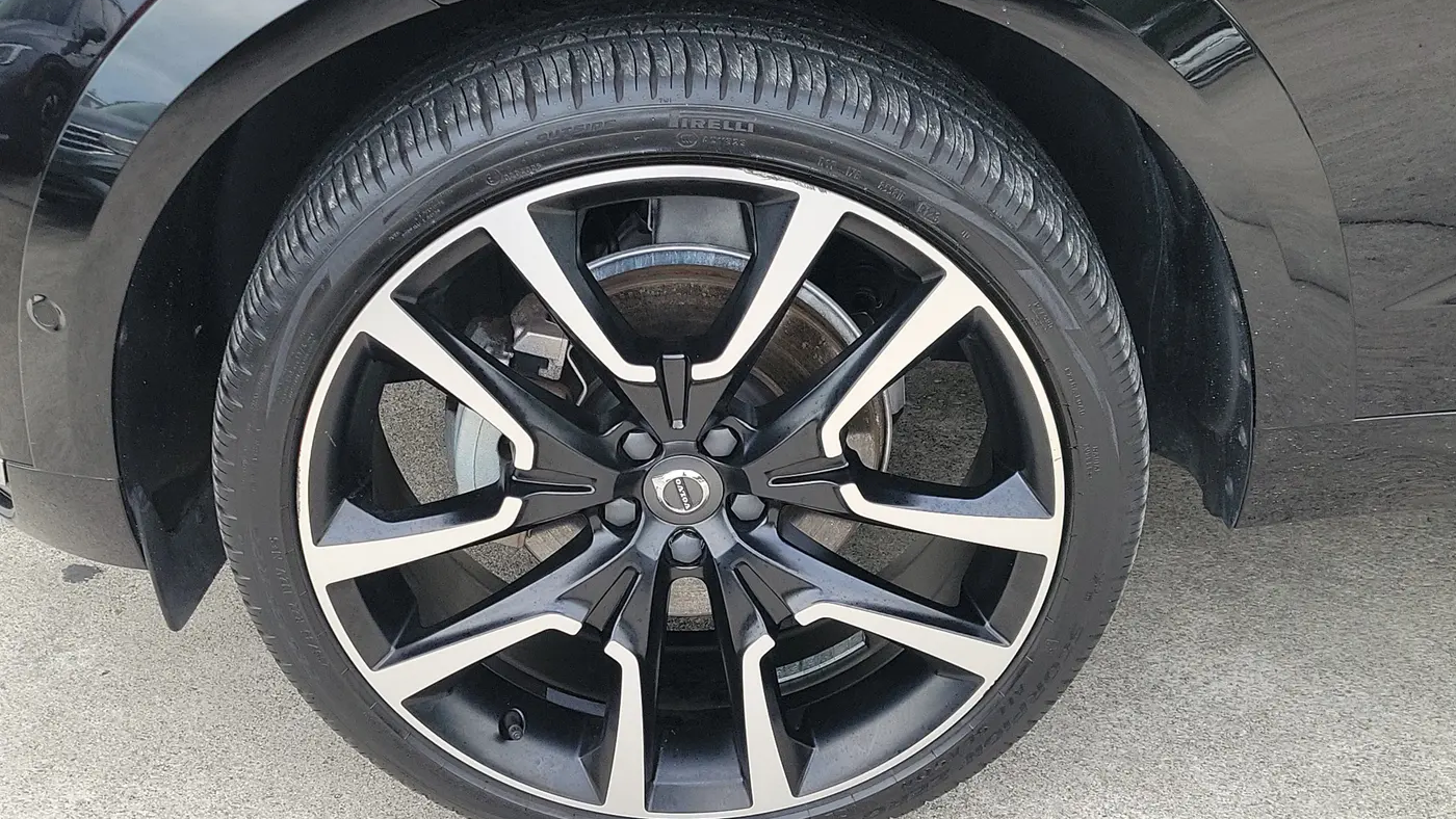 2023 Volvo XC60 B5 Ultimate Bright Theme