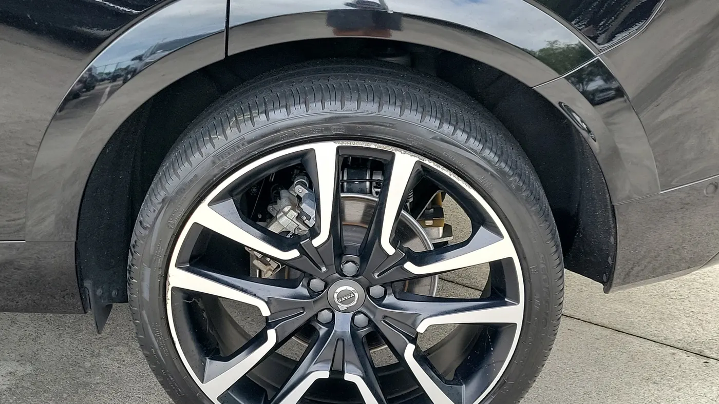 2023 Volvo XC60 B5 Ultimate Bright Theme