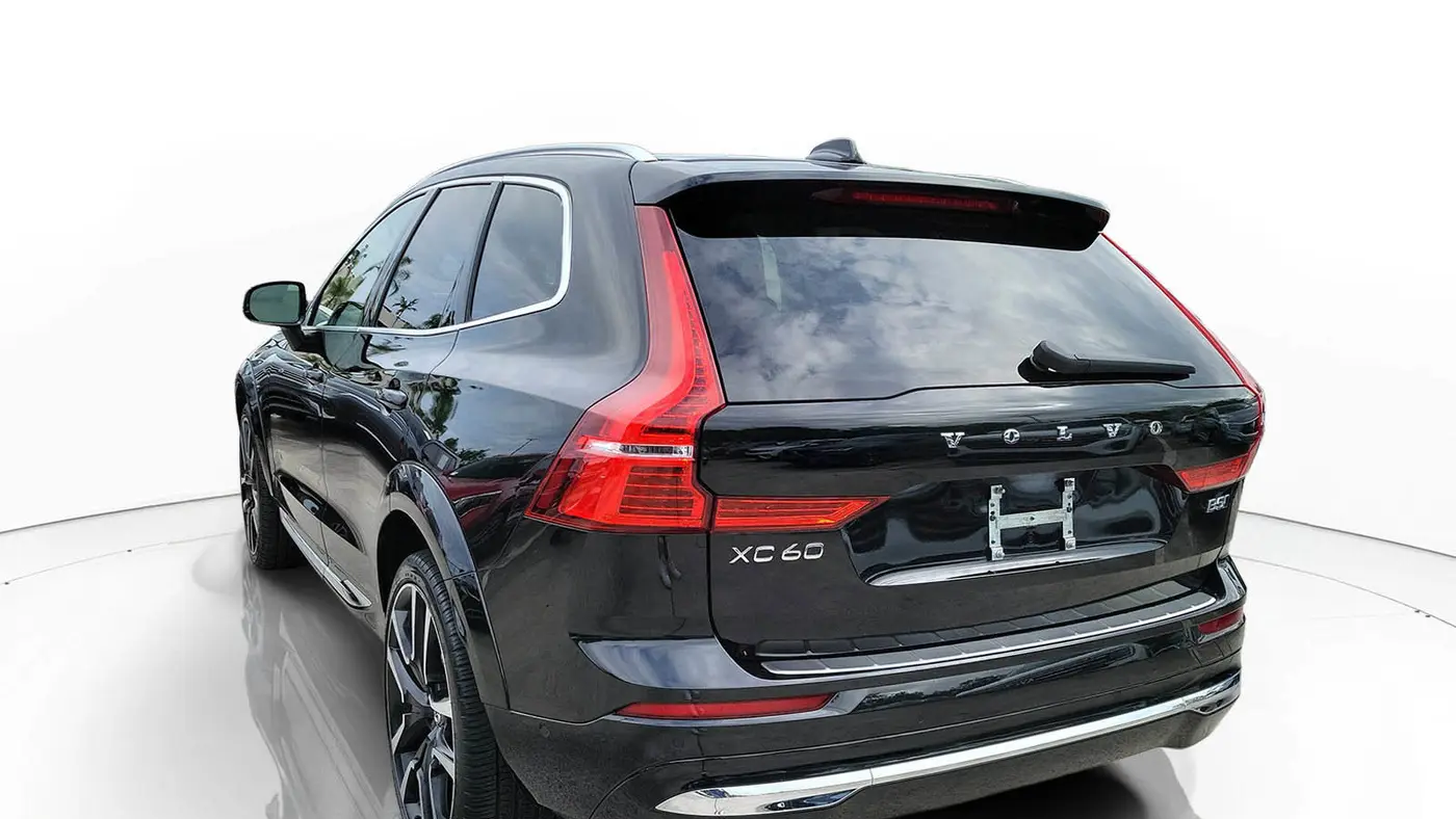 2023 Volvo XC60 B5 Ultimate Bright Theme