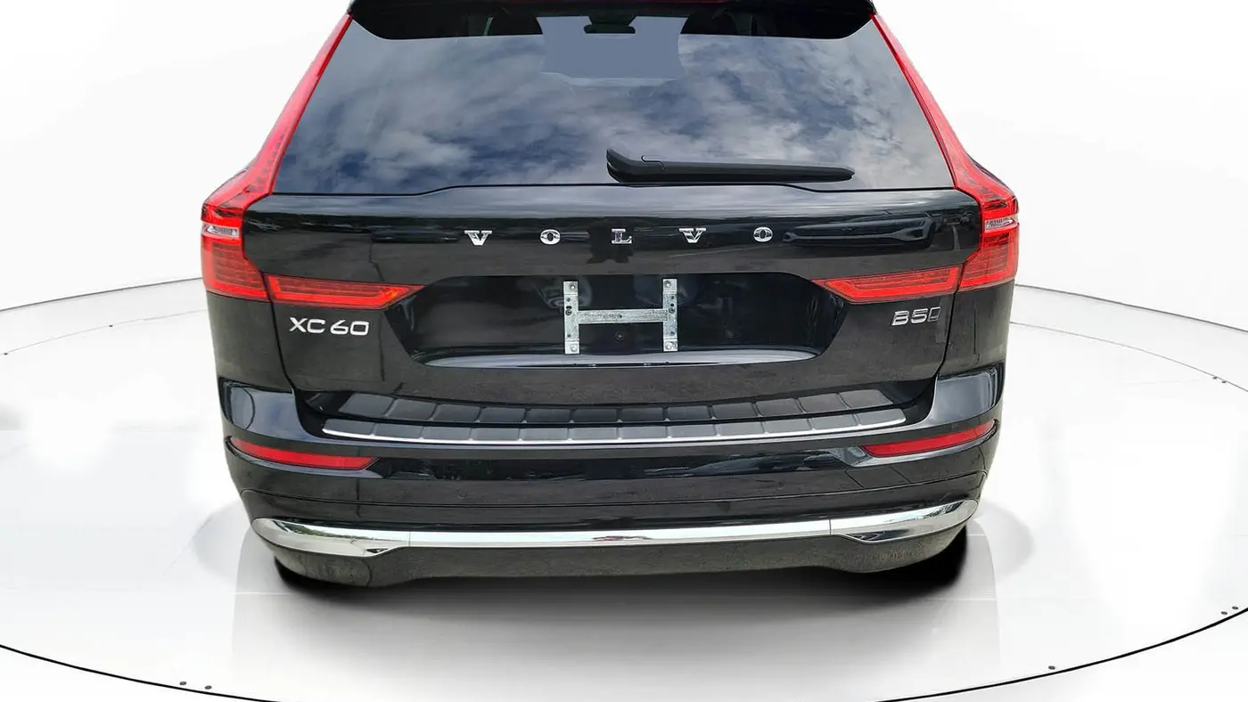 2023 Volvo XC60 B5 Ultimate Bright Theme