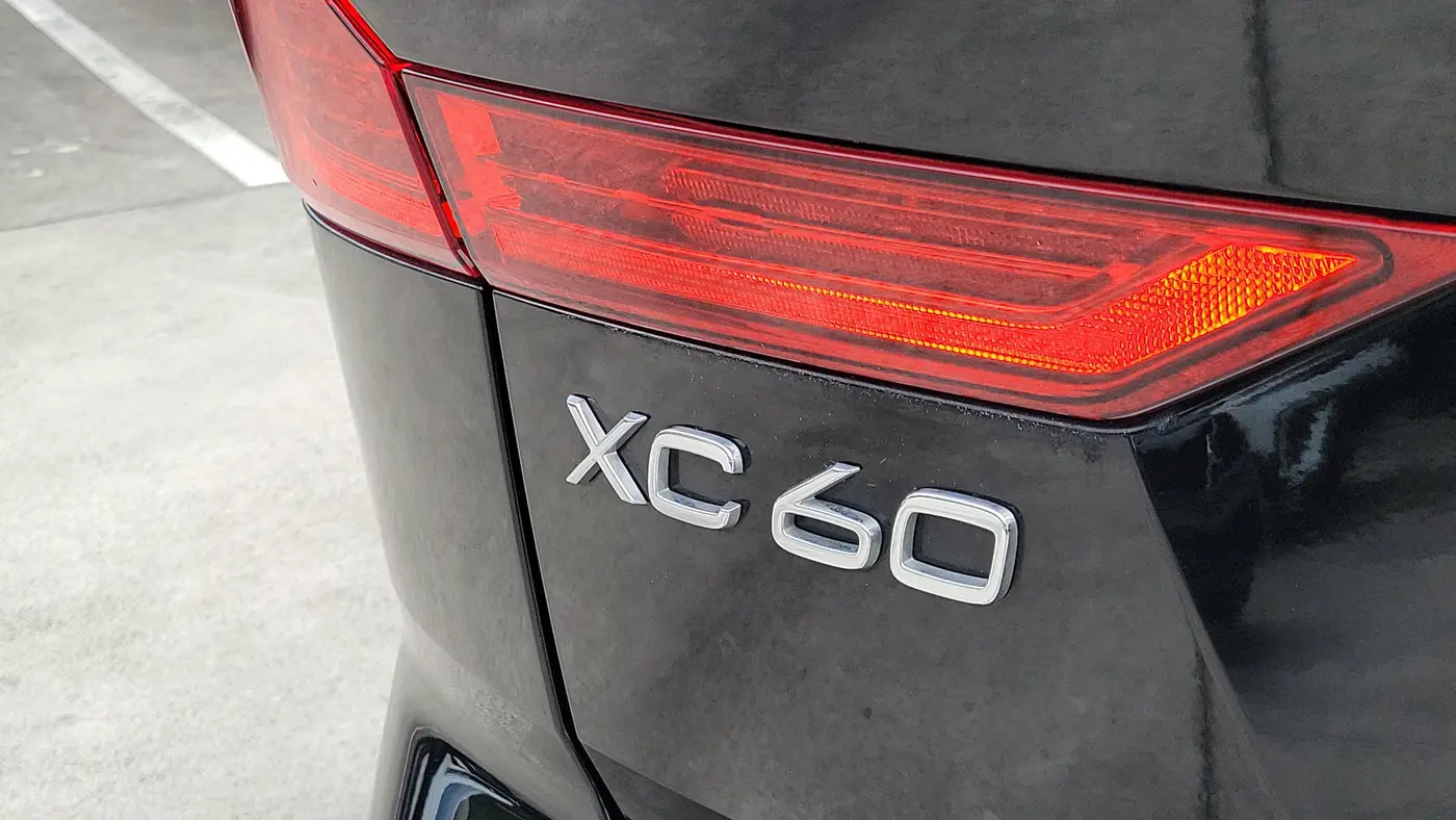 2023 Volvo XC60 B5 Ultimate Bright Theme