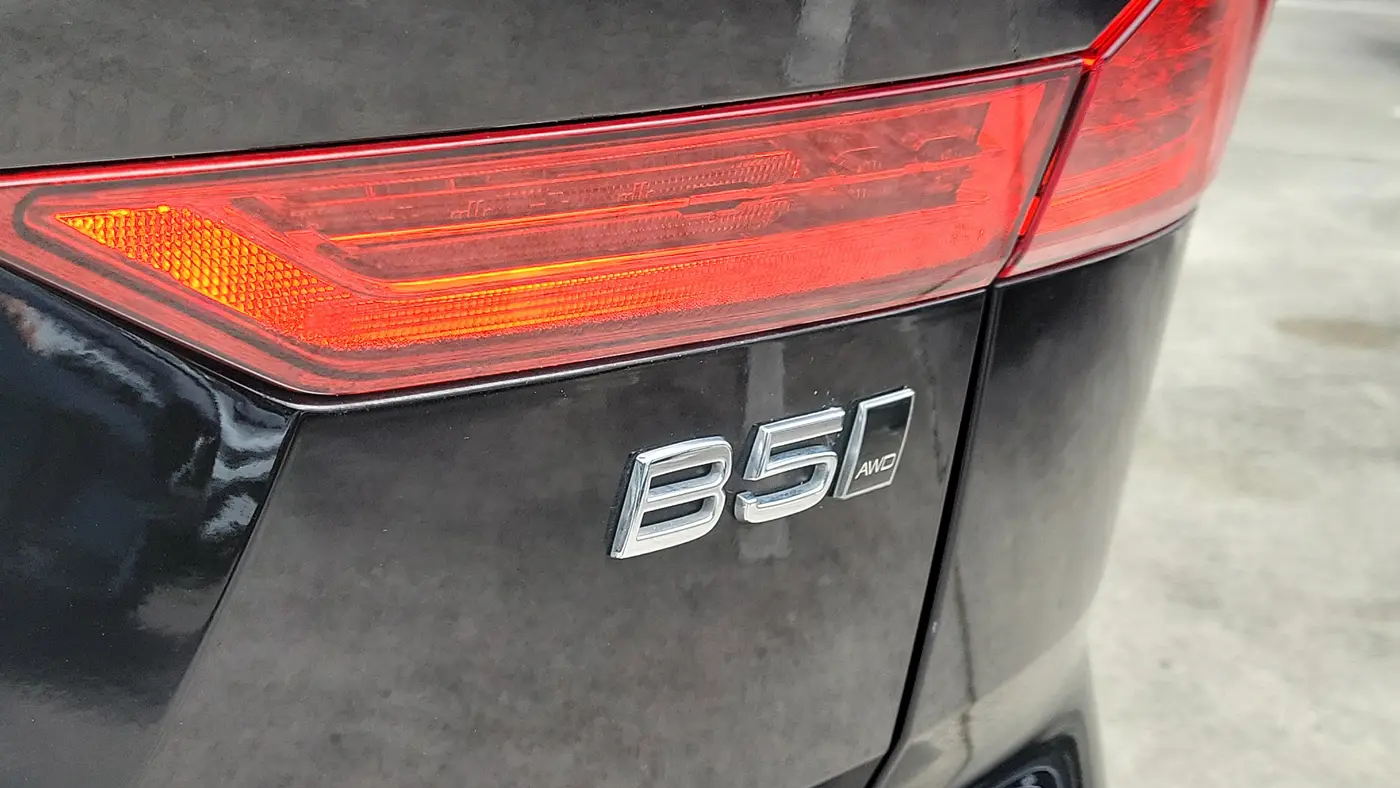 2023 Volvo XC60 B5 Ultimate Bright Theme