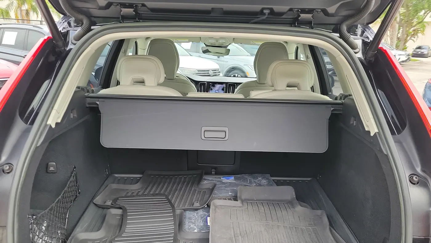 2023 Volvo XC60 B5 Ultimate Bright Theme