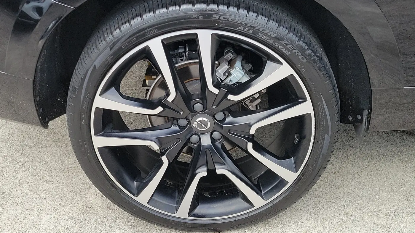 2023 Volvo XC60 B5 Ultimate Bright Theme