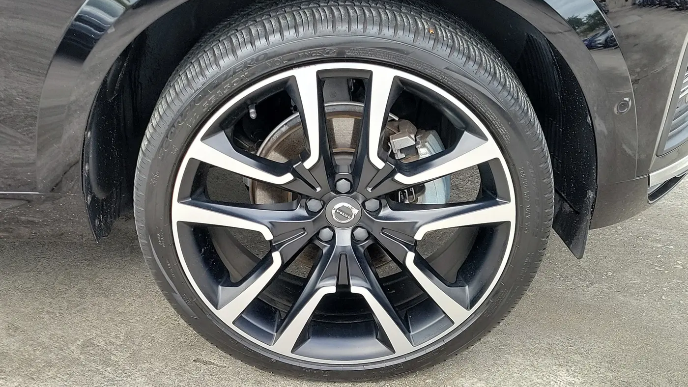 2023 Volvo XC60 B5 Ultimate Bright Theme