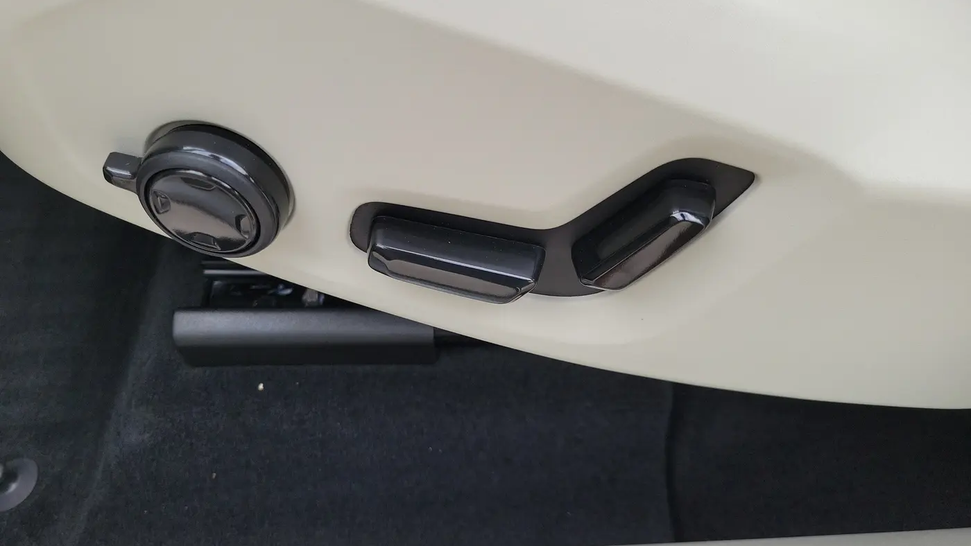2023 Volvo XC60 B5 Ultimate Bright Theme