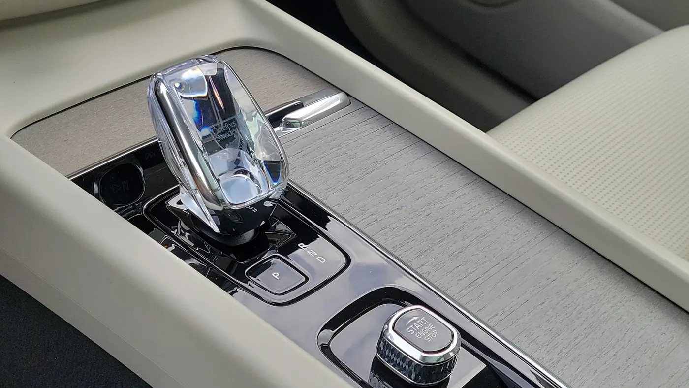 2023 Volvo XC60 B5 Ultimate Bright Theme