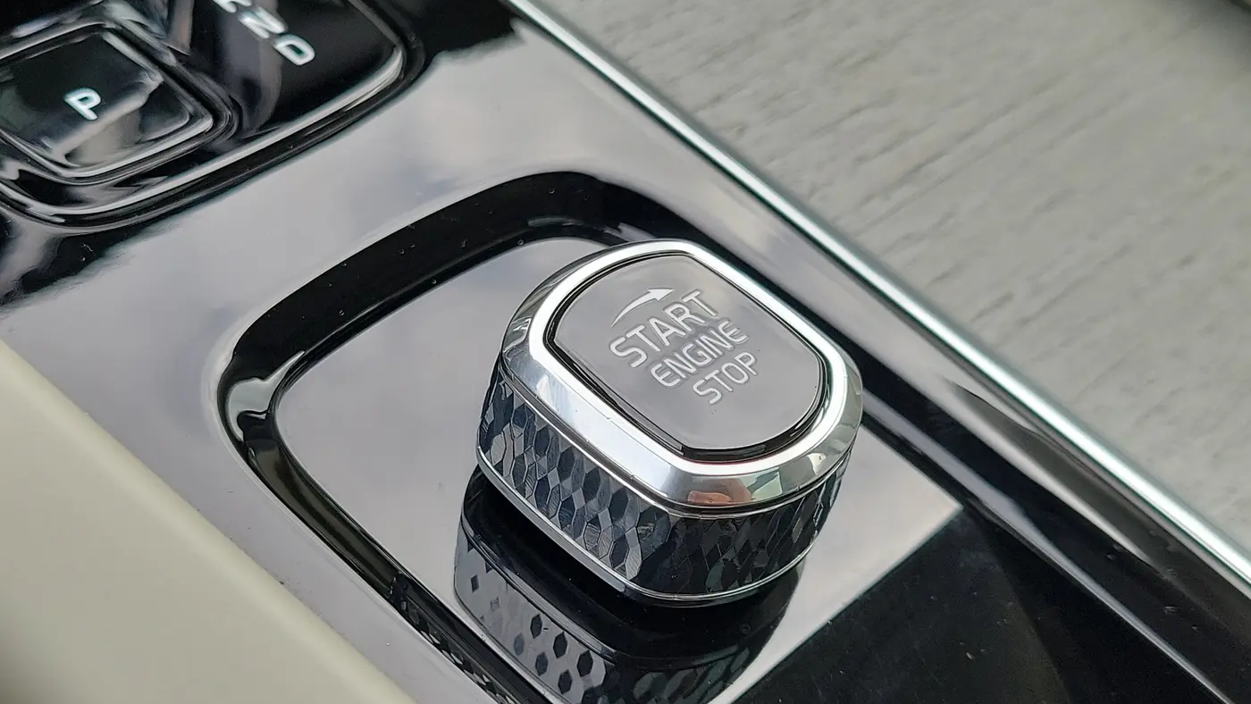 2023 Volvo XC60 B5 Ultimate Bright Theme