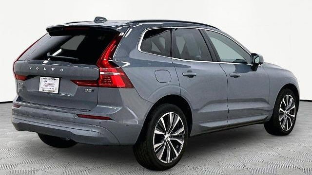 2022 Volvo XC60 B5 Momentum