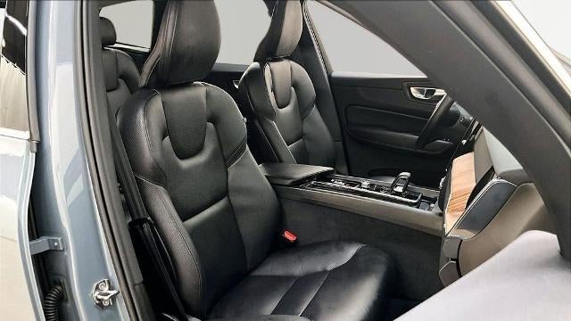 2022 Volvo XC60 B5 Momentum