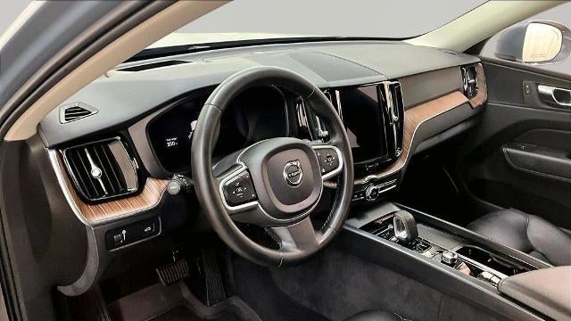 2022 Volvo XC60 B5 Momentum