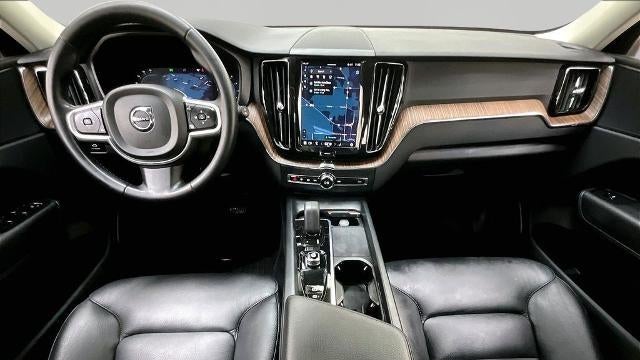 2022 Volvo XC60 B5 Momentum