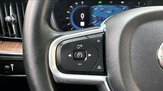2022 Volvo XC60 B5 Momentum