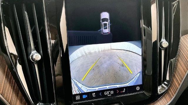 2022 Volvo XC60 B5 Momentum