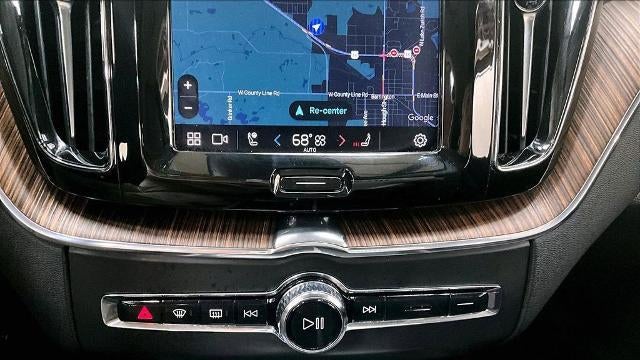2022 Volvo XC60 B5 Momentum