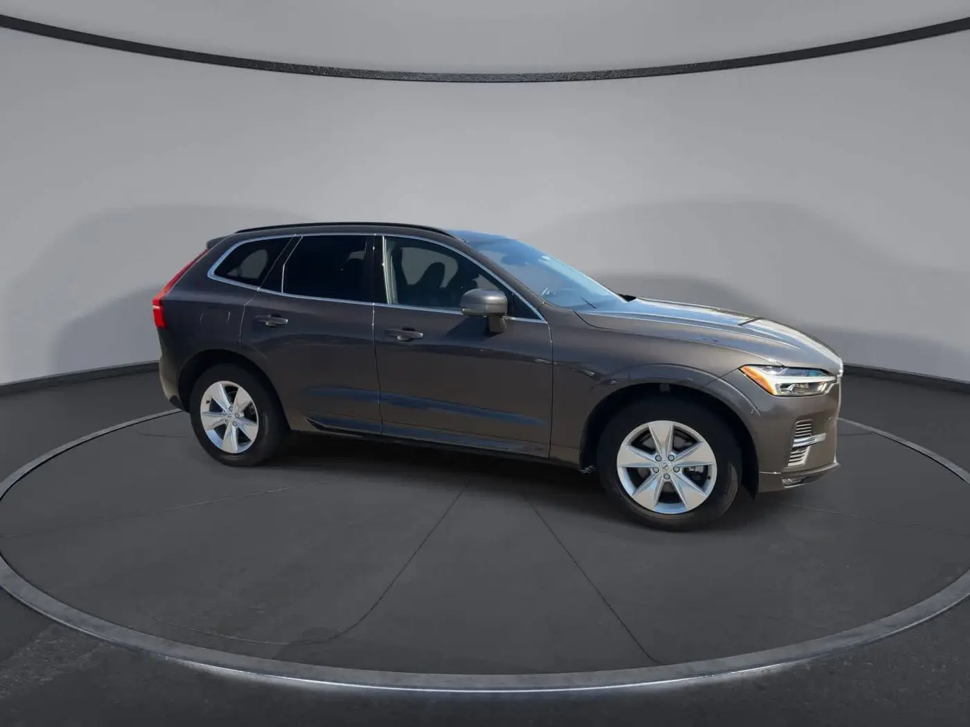 2022 Volvo XC60 - $26,175