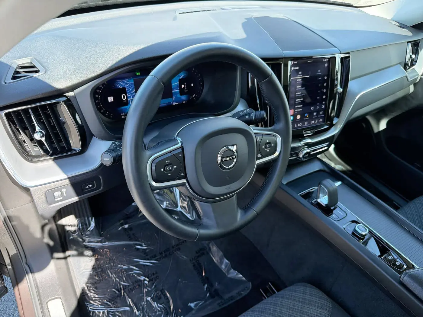 2022 Volvo XC60 - $26,175