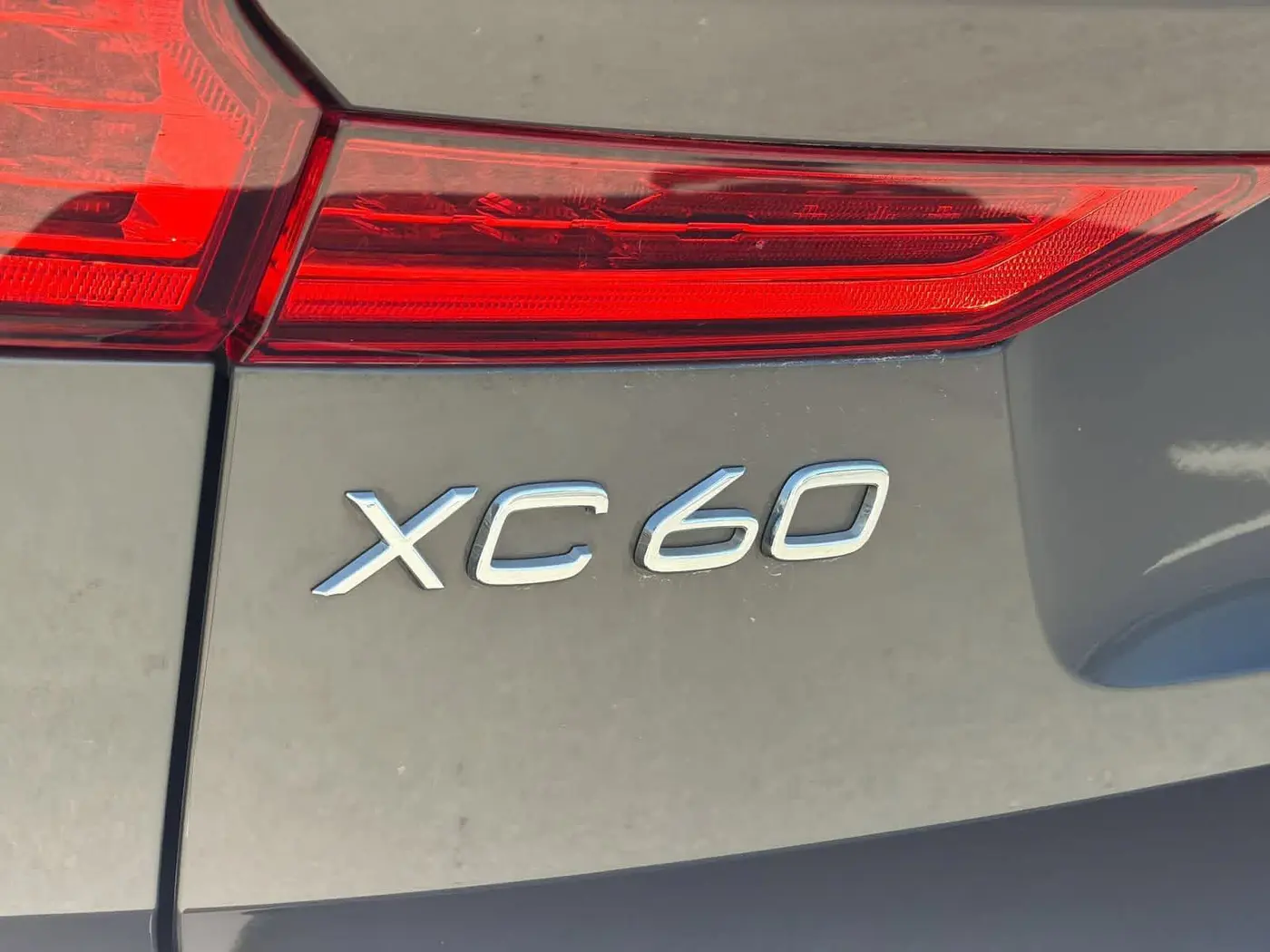 2022 Volvo XC60 - $26,175