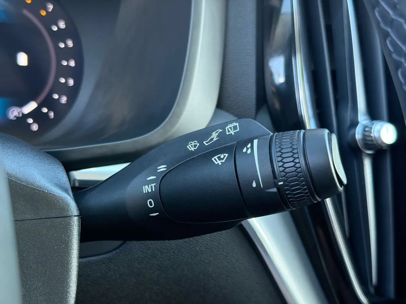 2022 Volvo XC60 - $26,175