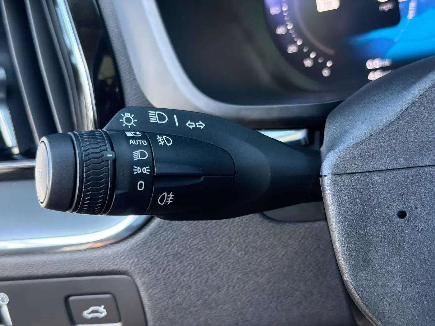 2022 Volvo XC60 - $26,175