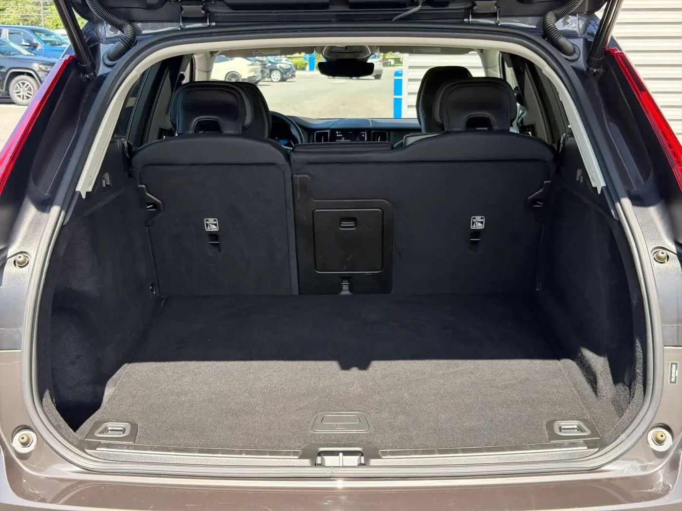 2022 Volvo XC60 - $26,175