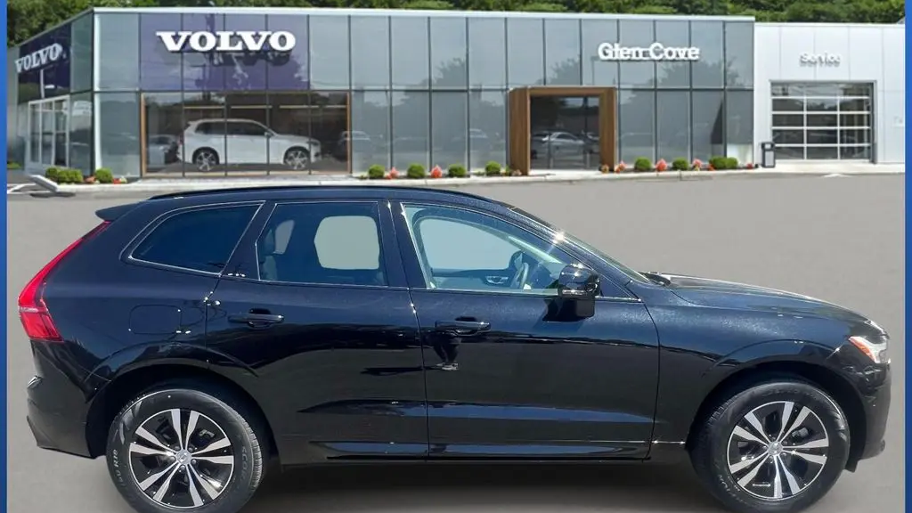 2024 Volvo XC60 B5 Core Dark Theme