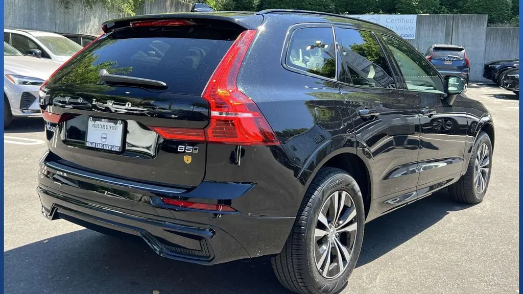 2024 Volvo XC60 B5 Core Dark Theme