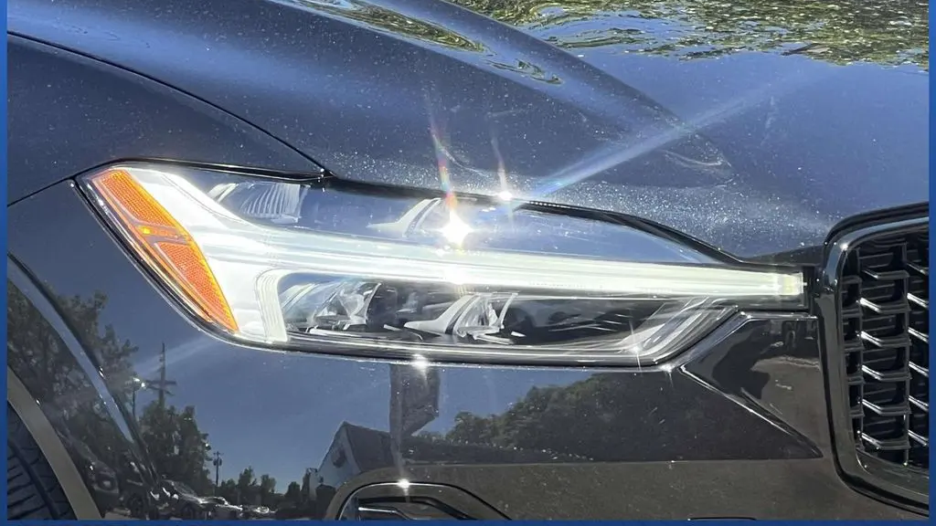 2024 Volvo XC60 B5 Core Dark Theme