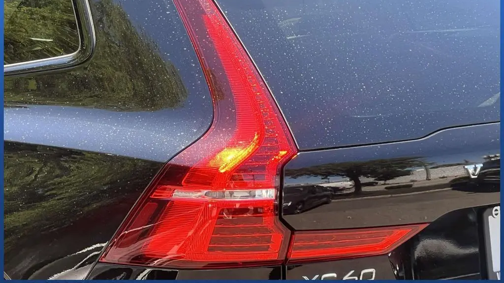 2024 Volvo XC60 B5 Core Dark Theme