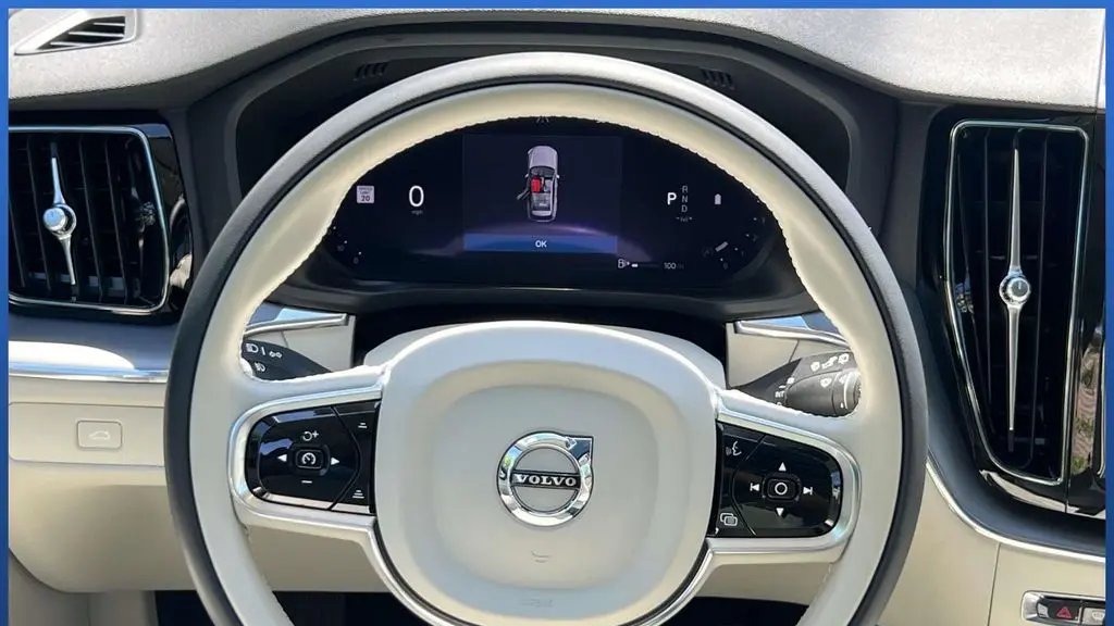 2024 Volvo XC60 B5 Core Dark Theme