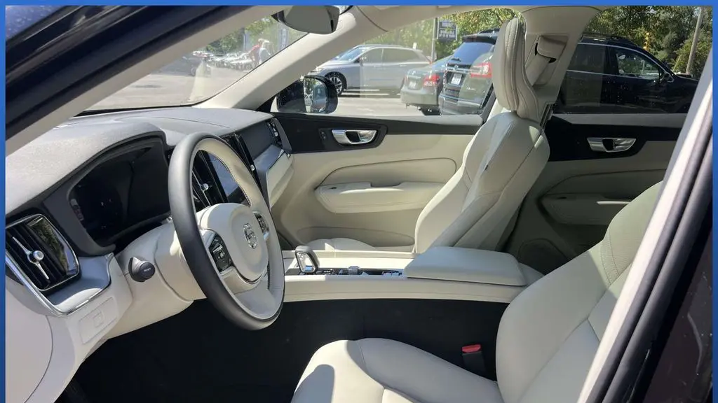 2024 Volvo XC60 B5 Core Dark Theme