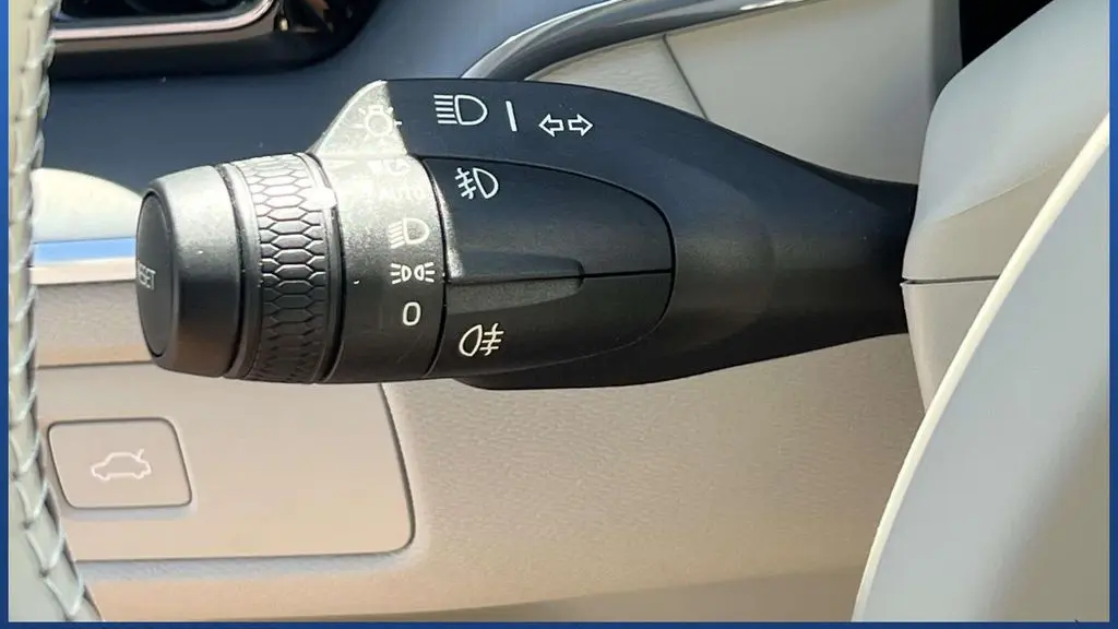 2024 Volvo XC60 B5 Core Dark Theme