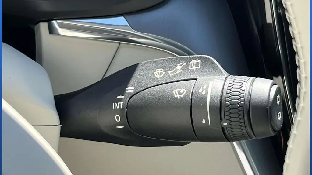 2024 Volvo XC60 B5 Core Dark Theme
