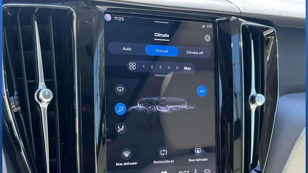 2024 Volvo XC60 B5 Core Dark Theme